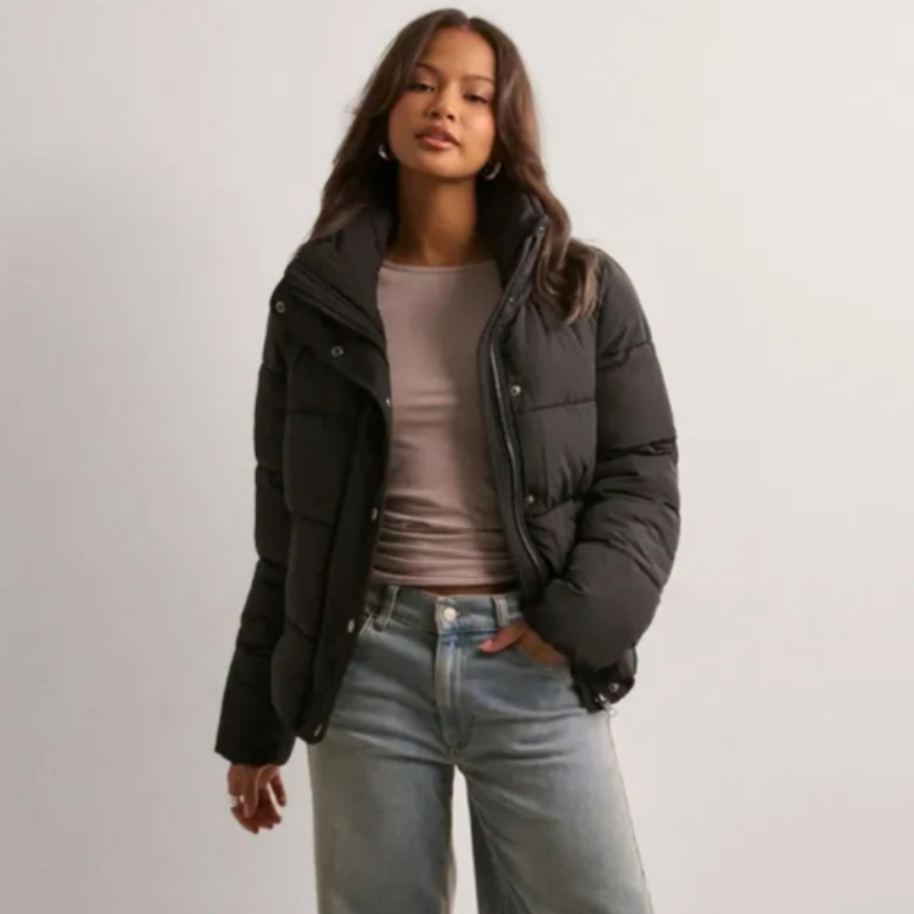 Women's Black Puffer Jacket